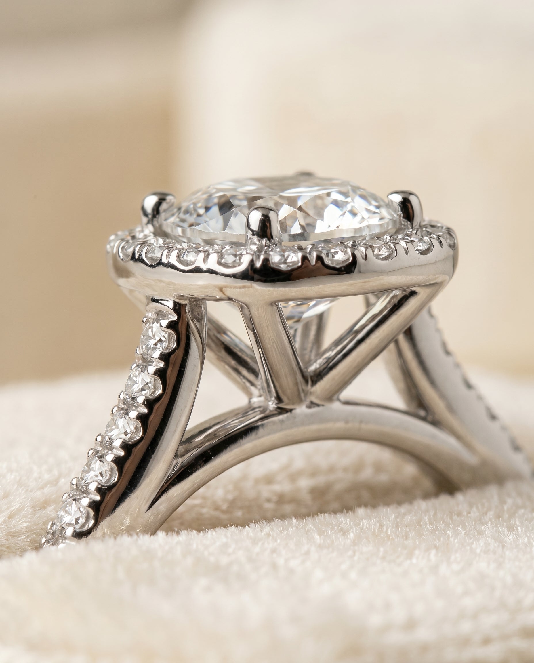 Platinum band of The Sonata cushion engagement ring setting | RockHer