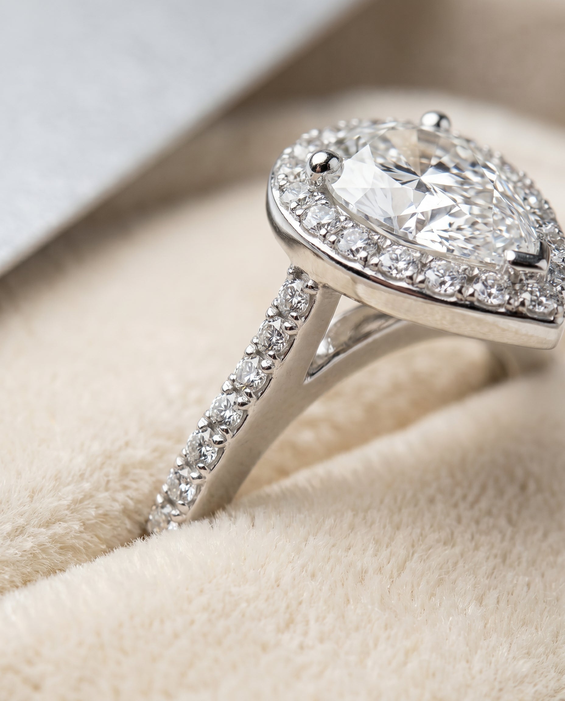 Platinum band of The Taylor pear engagement ring setting | RockHer