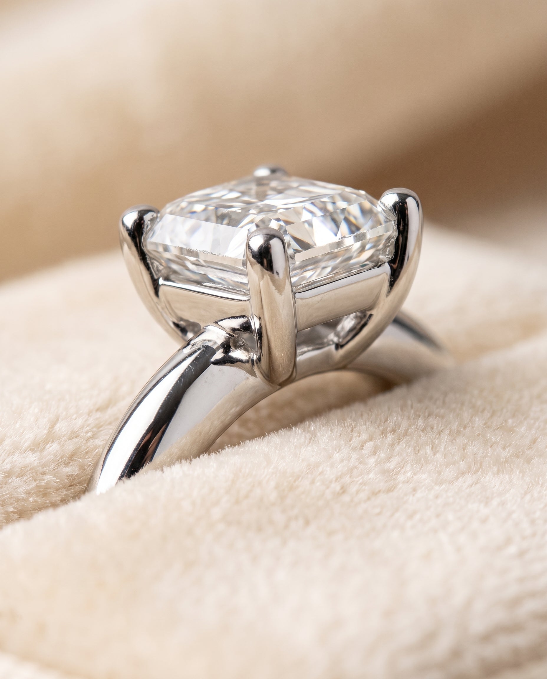 Platinum band of The Tori radiant engagement ring setting | RockHer