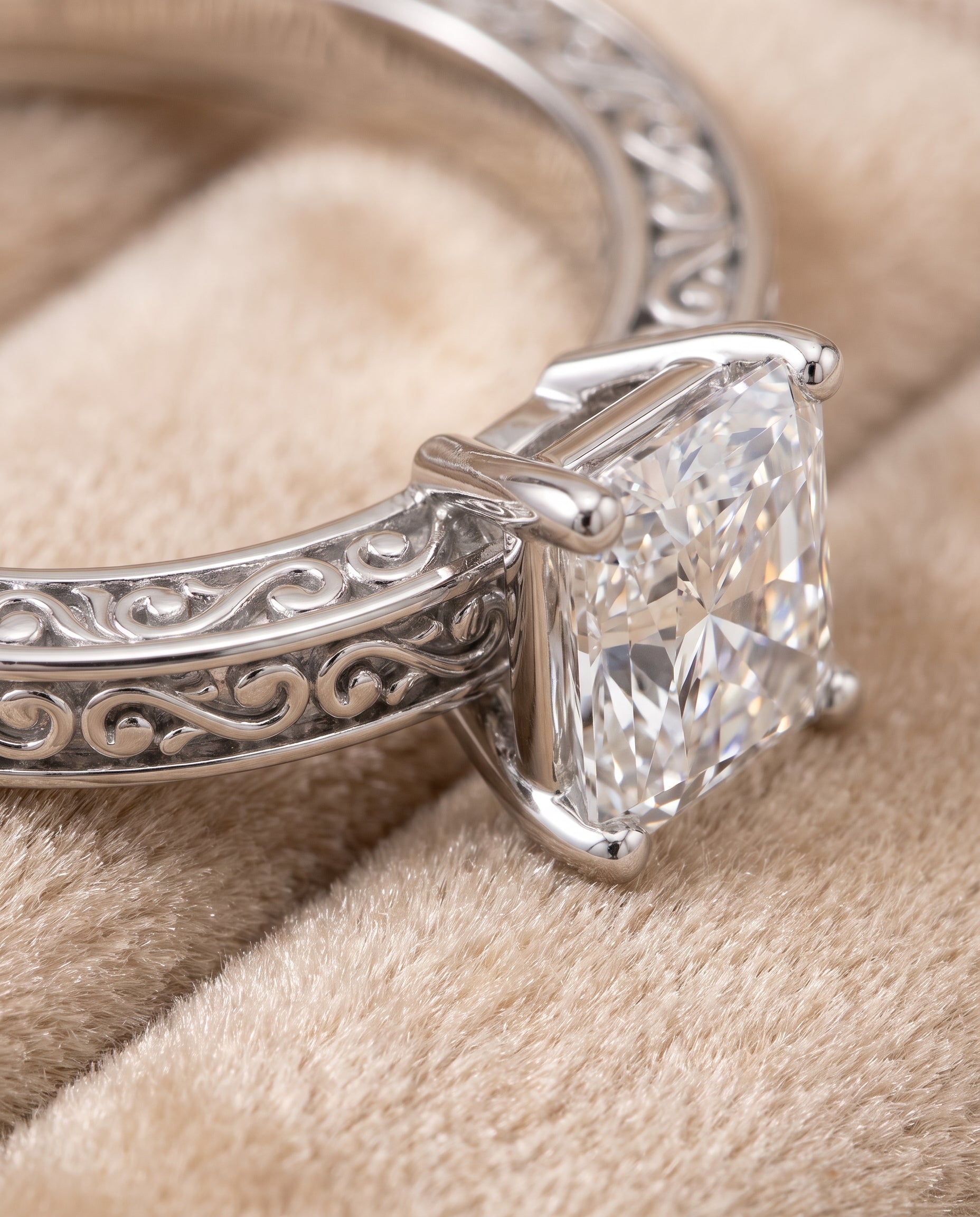 Platinum band of The Veronica radiant engagement ring setting | RockHer