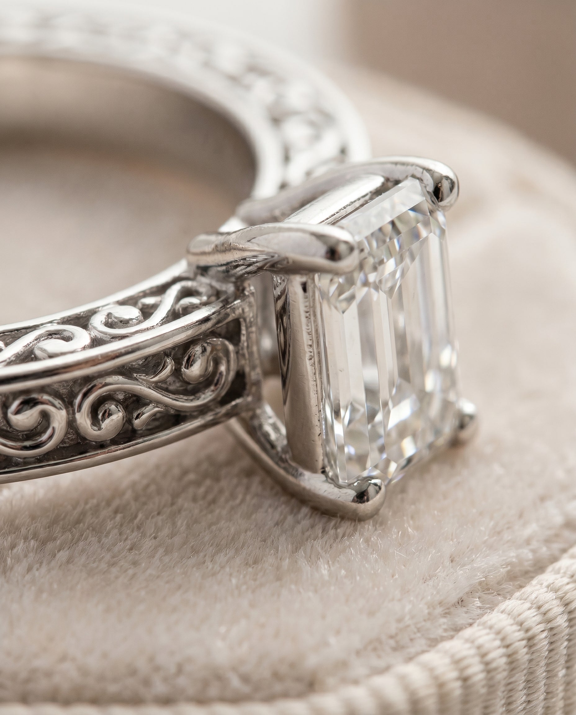 Platinum band of The Veronica emerald engagement ring setting | RockHer
