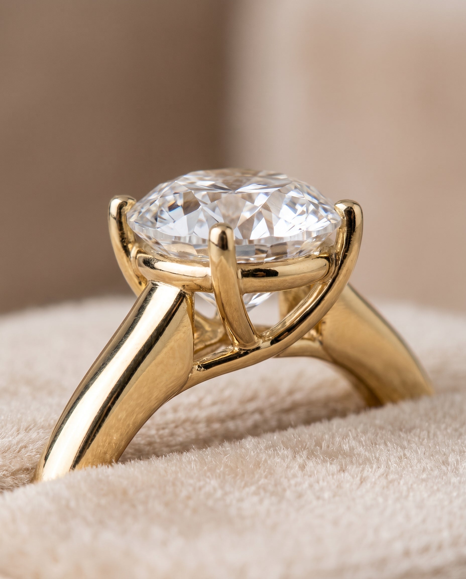 18K Yellow Gold band of The Viola round engagement ring setting | RockHer