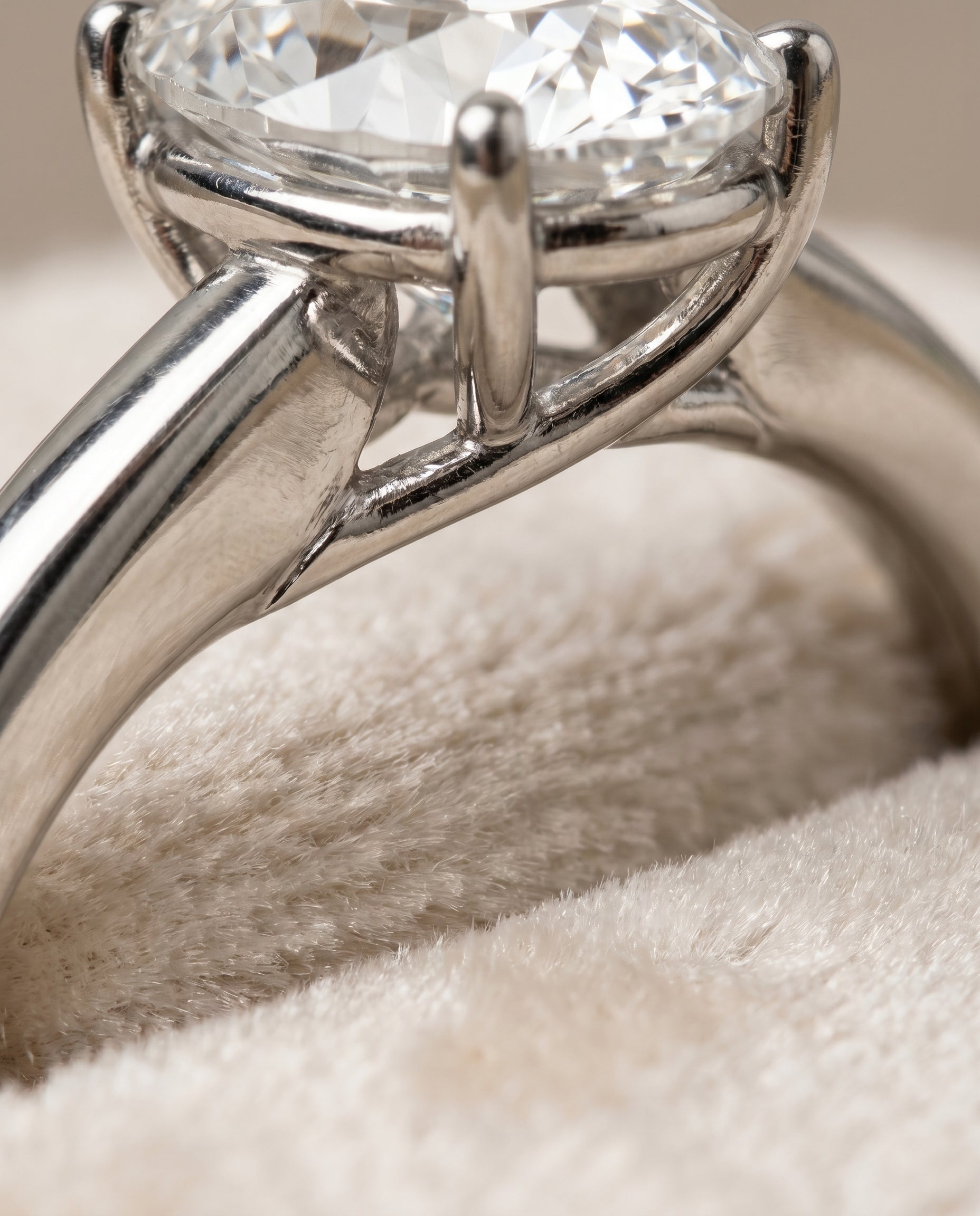 Platinum band of The Viola oval engagement ring setting | RockHer