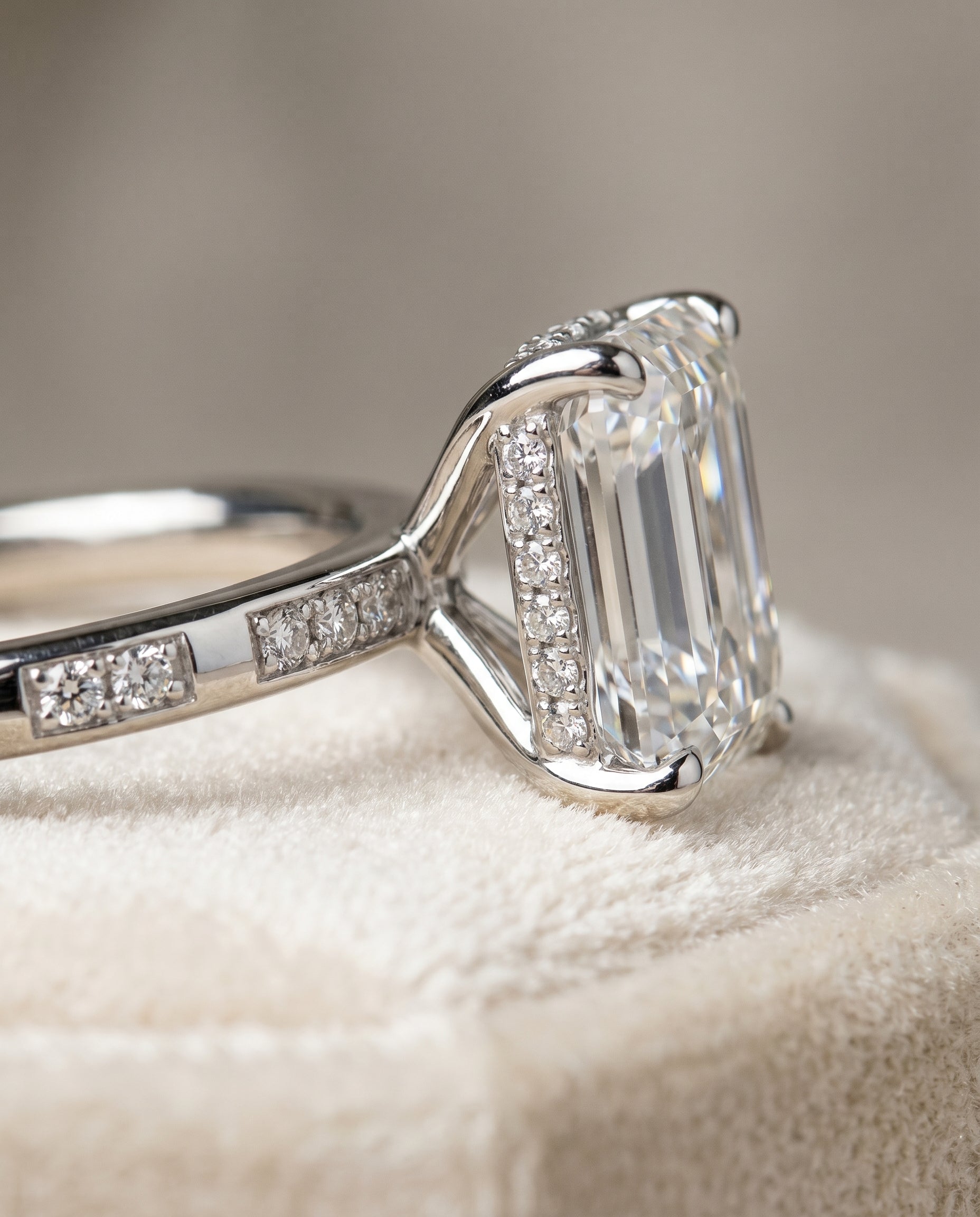 Platinum band of The Wanda emerald engagement ring setting | RockHer