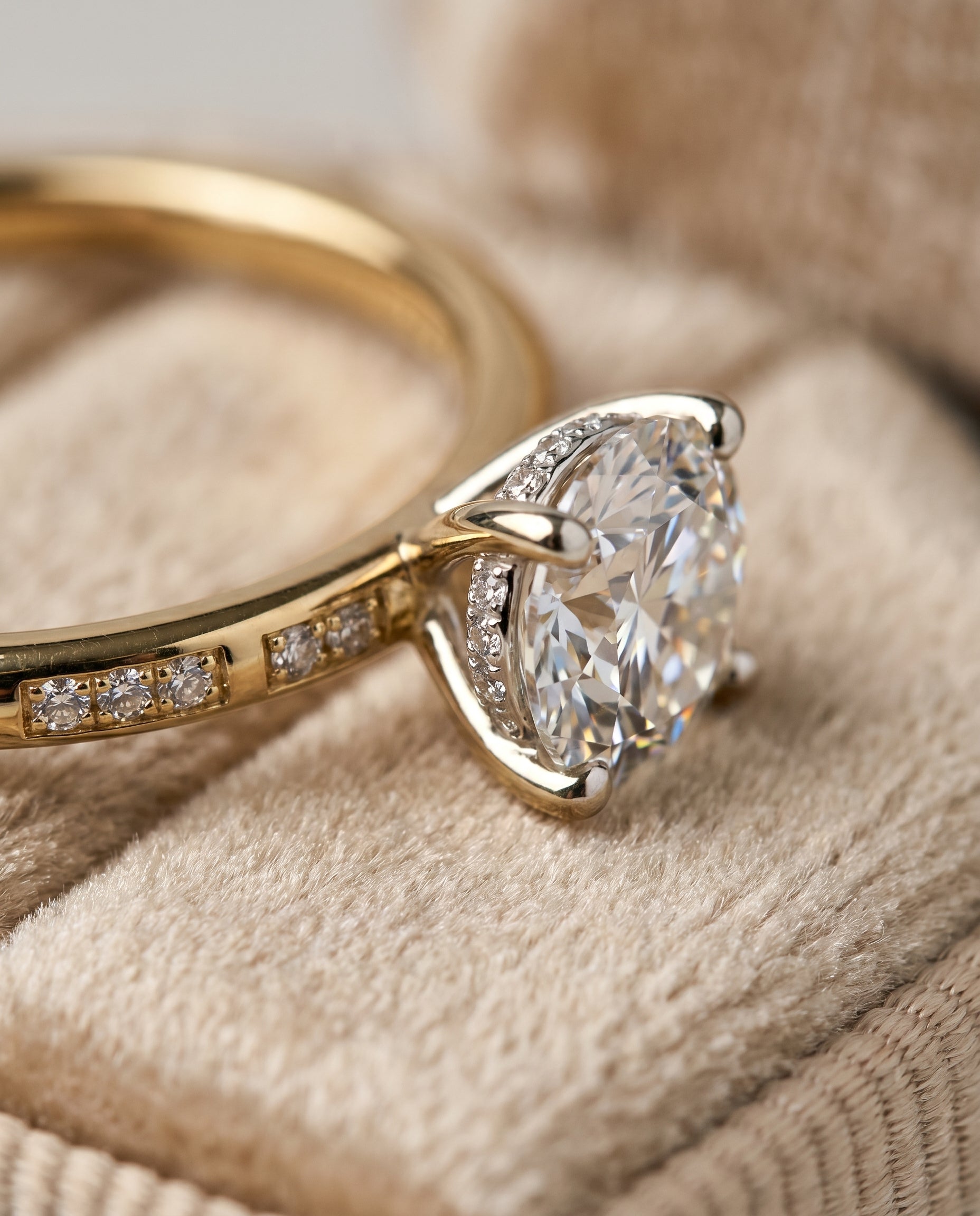 18K Yellow Gold band of The Wanda round engagement ring setting | RockHer