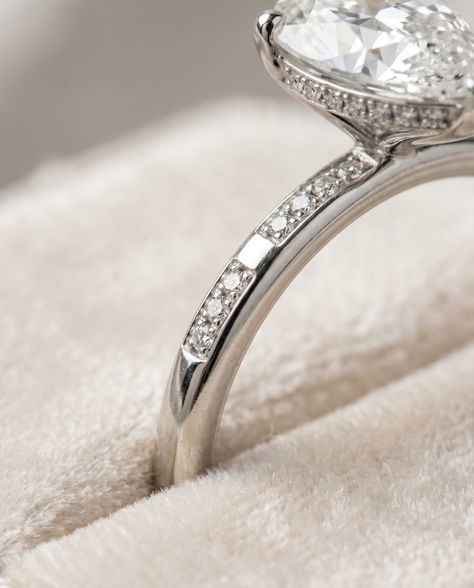 Platinum band of The Wanda princess engagement ring setting | RockHer