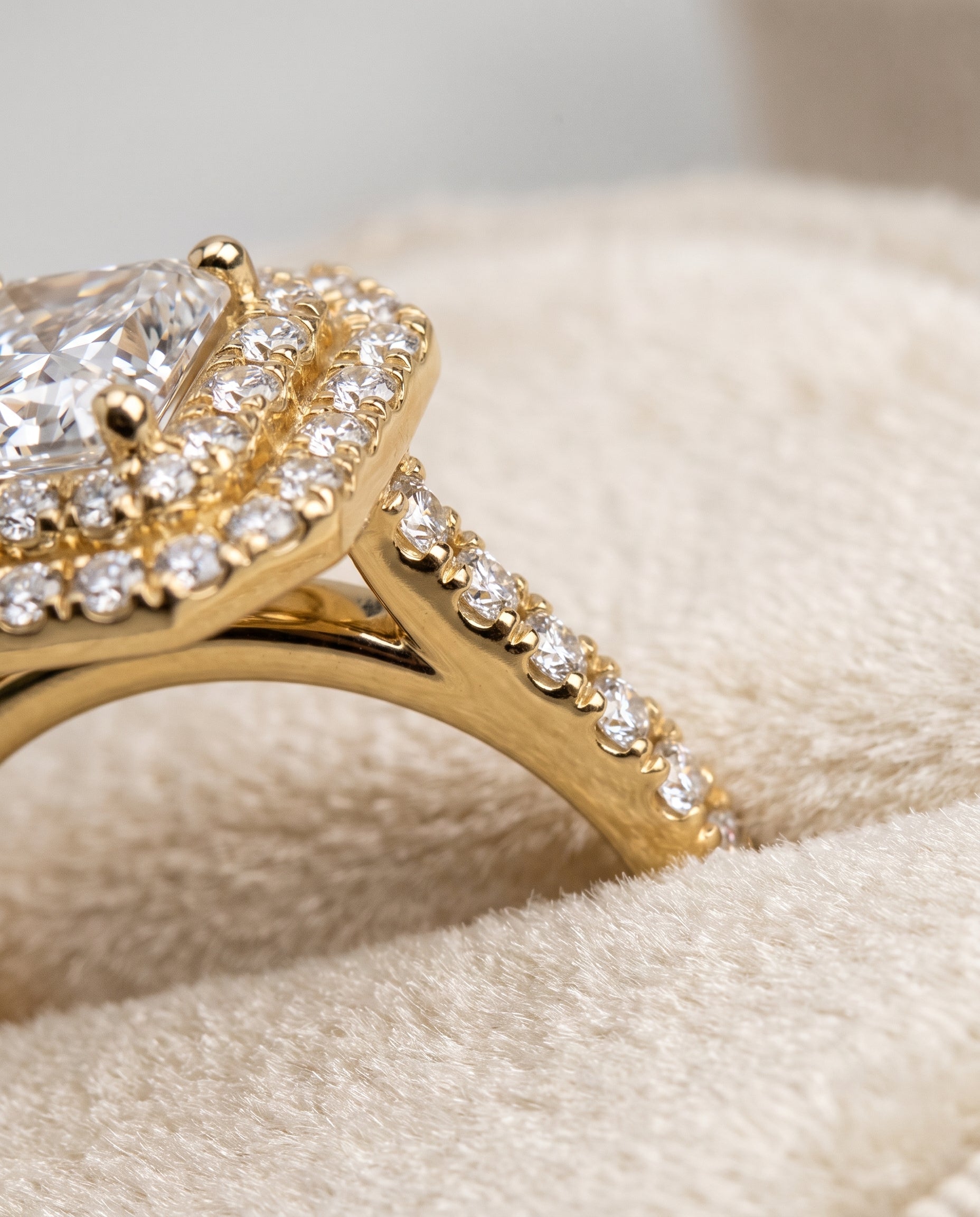 18K Yellow Gold band of The Whitney radiant engagement ring setting | RockHer
