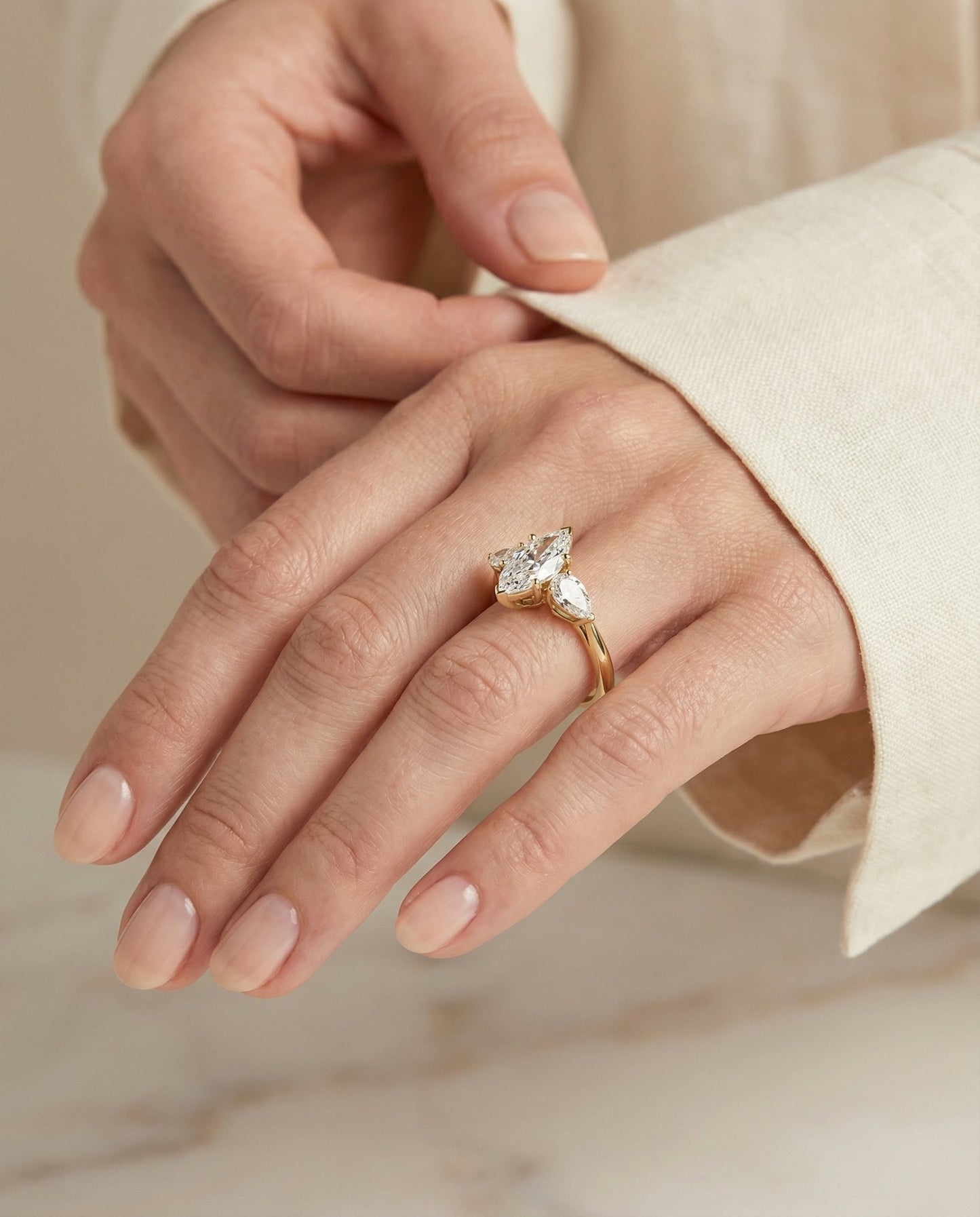 Anita Select Round engagement ring in 14K Yellow Gold