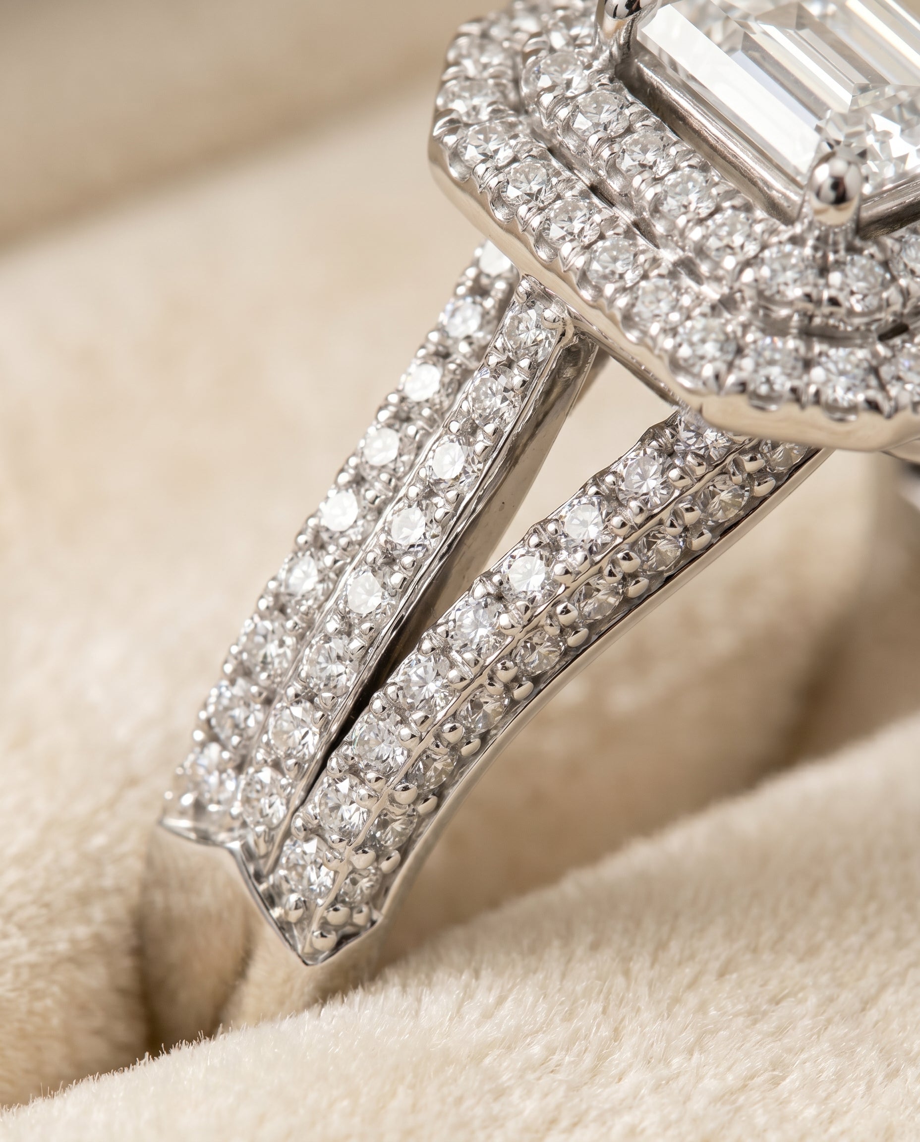 Platinum band of The Mariah emerald engagement ring setting | RockHer