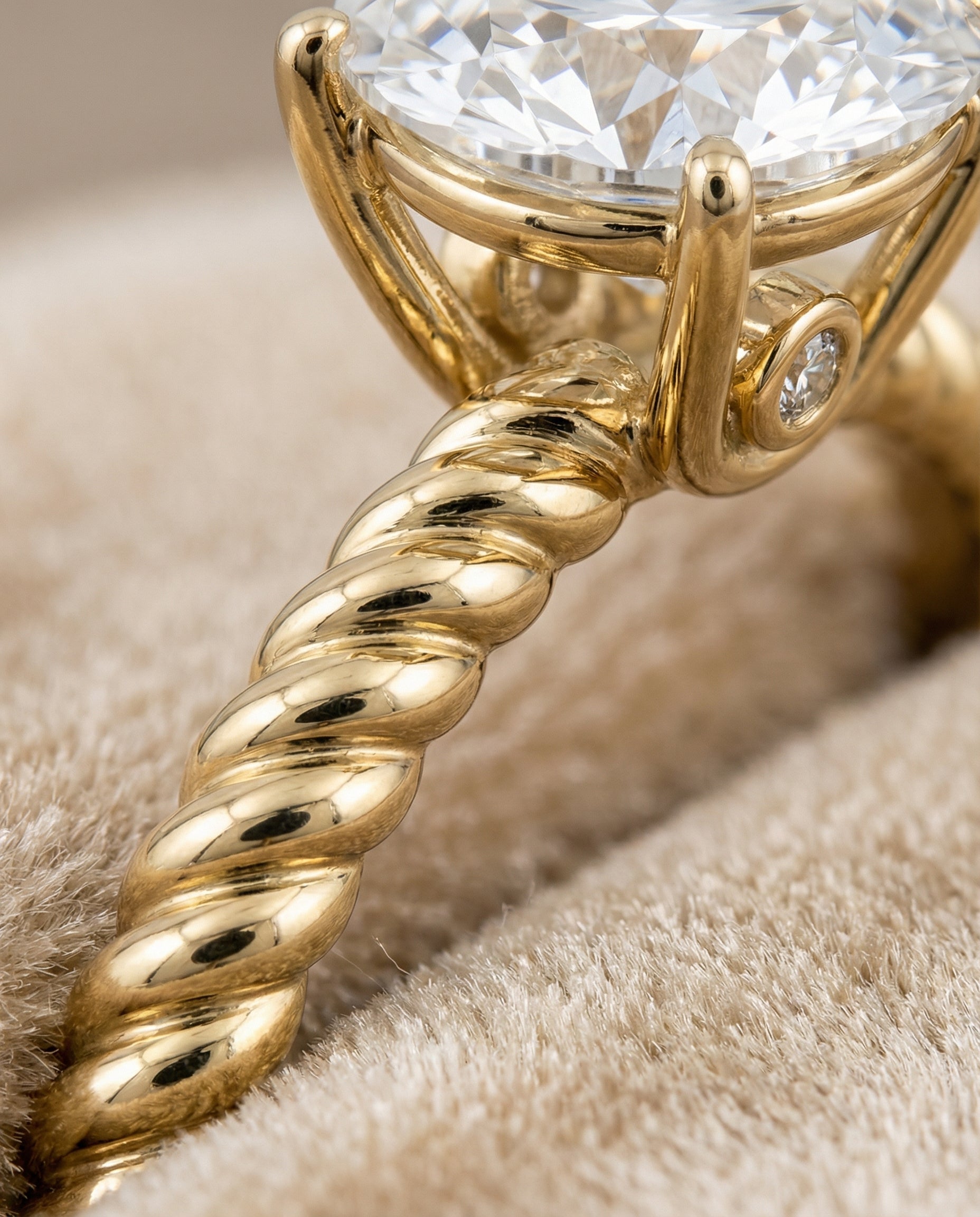 18K Yellow Gold band of The Charlie round engagement ring setting | RockHer