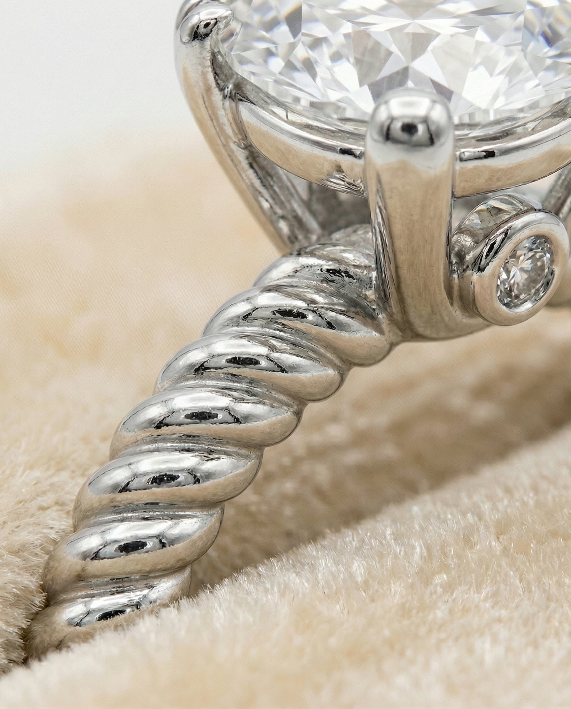 Platinum band of The Charlie round engagement ring setting | RockHer