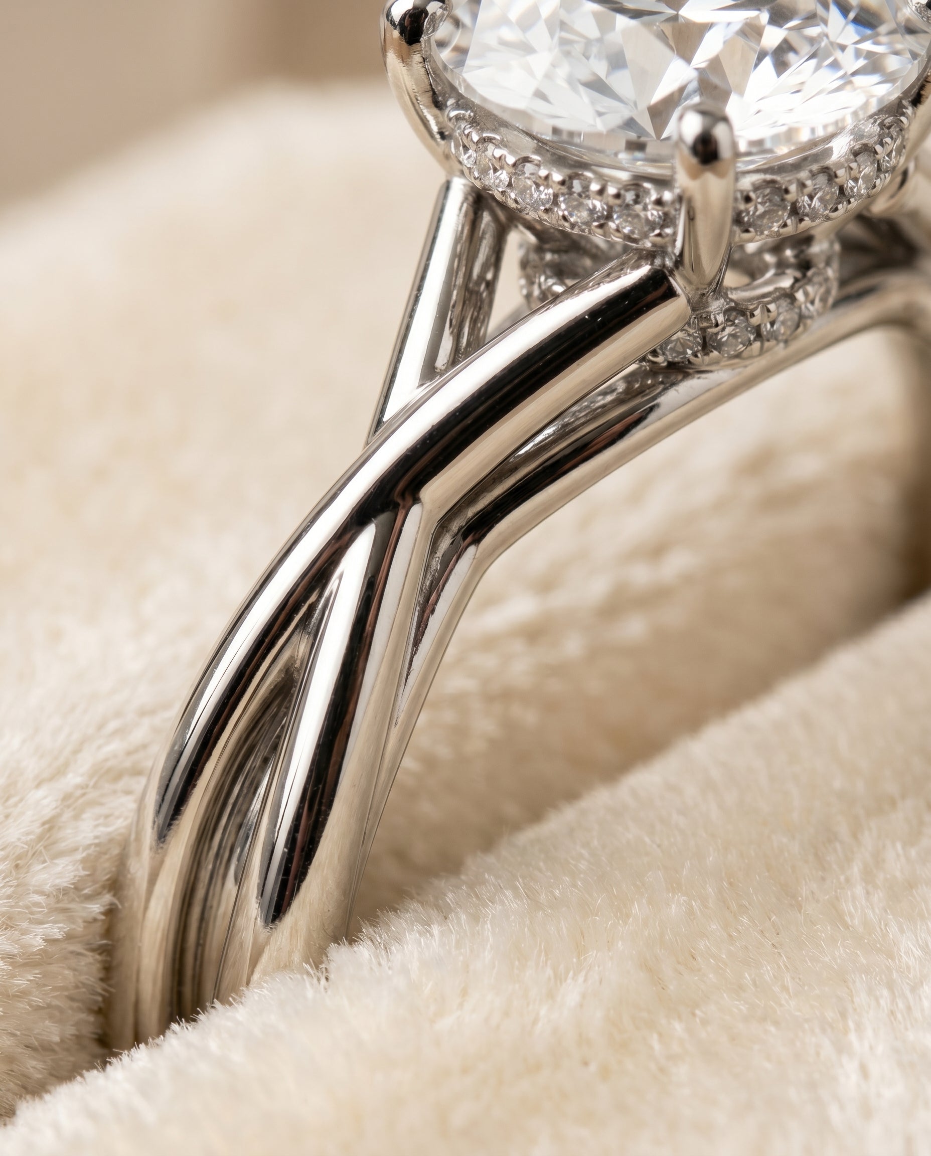 Platinum band of The Blondie round engagement ring setting | RockHer