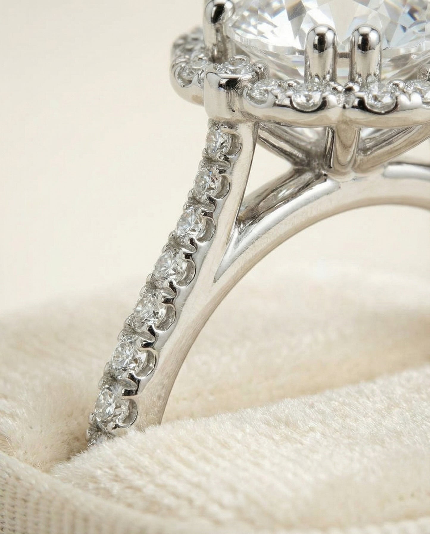 Round Brilliant, Vintage Scalloped Halo, in Platinum, pave setting – detail view | RockHer