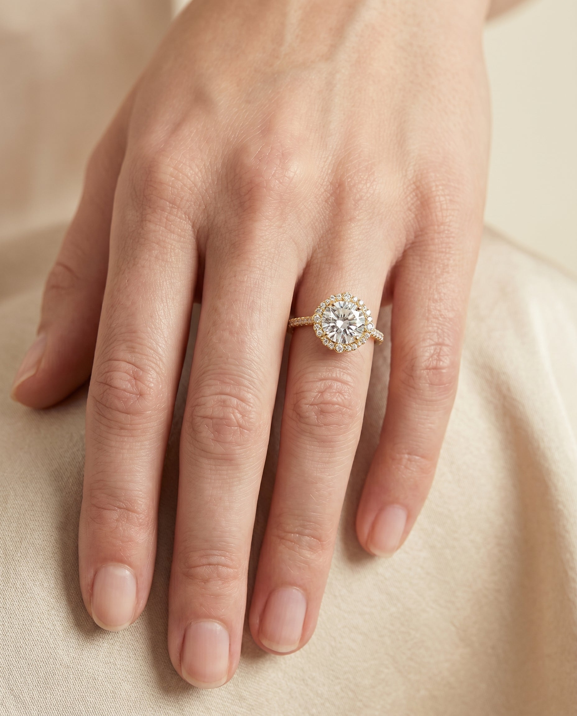 The Florence setting for round diamonds, made to order in 18K Yellow Gold | RockHer