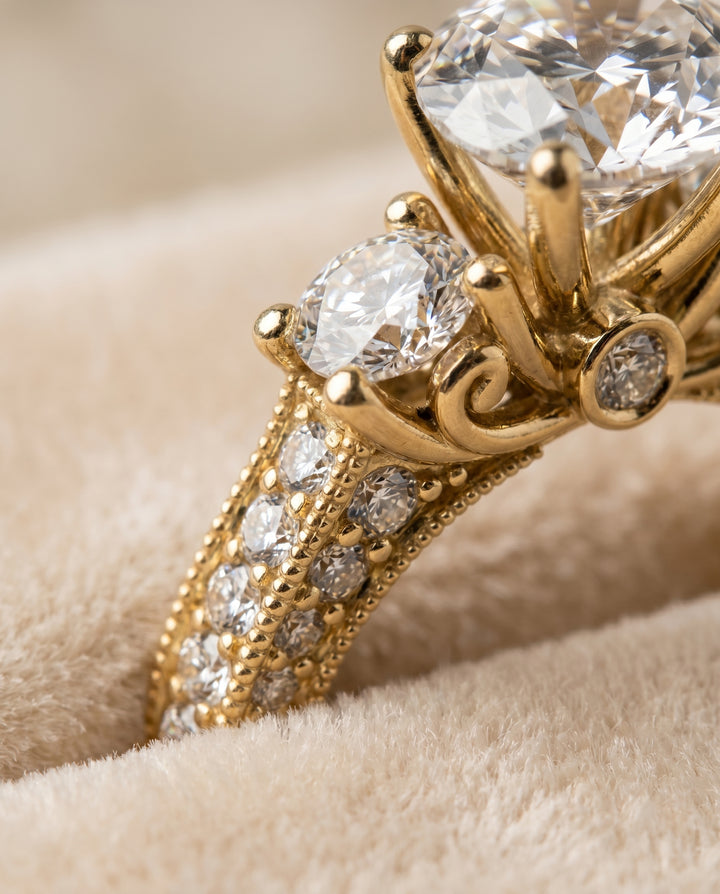 Round Brilliant, Vintage Scroll Three Stone, in 18K Yellow Gold, pave setting – detail view | RockHer