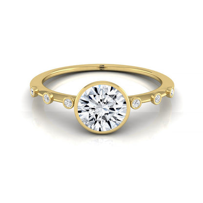 Round Brilliant, Bezel Accent Solitaire Round, in 18K Yellow Gold – front view | RockHer