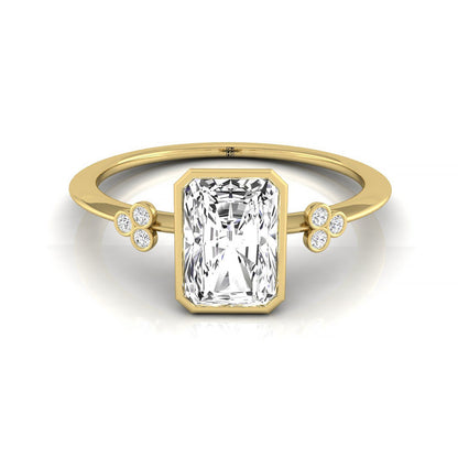 Clover Bezel Accent Solitaire Radiant, in 18K Yellow Gold – front view | RockHer